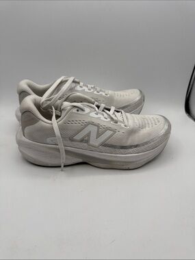 New Balance Ellipse women’s 6.5 White Athletic with Light Gray Accents S14
